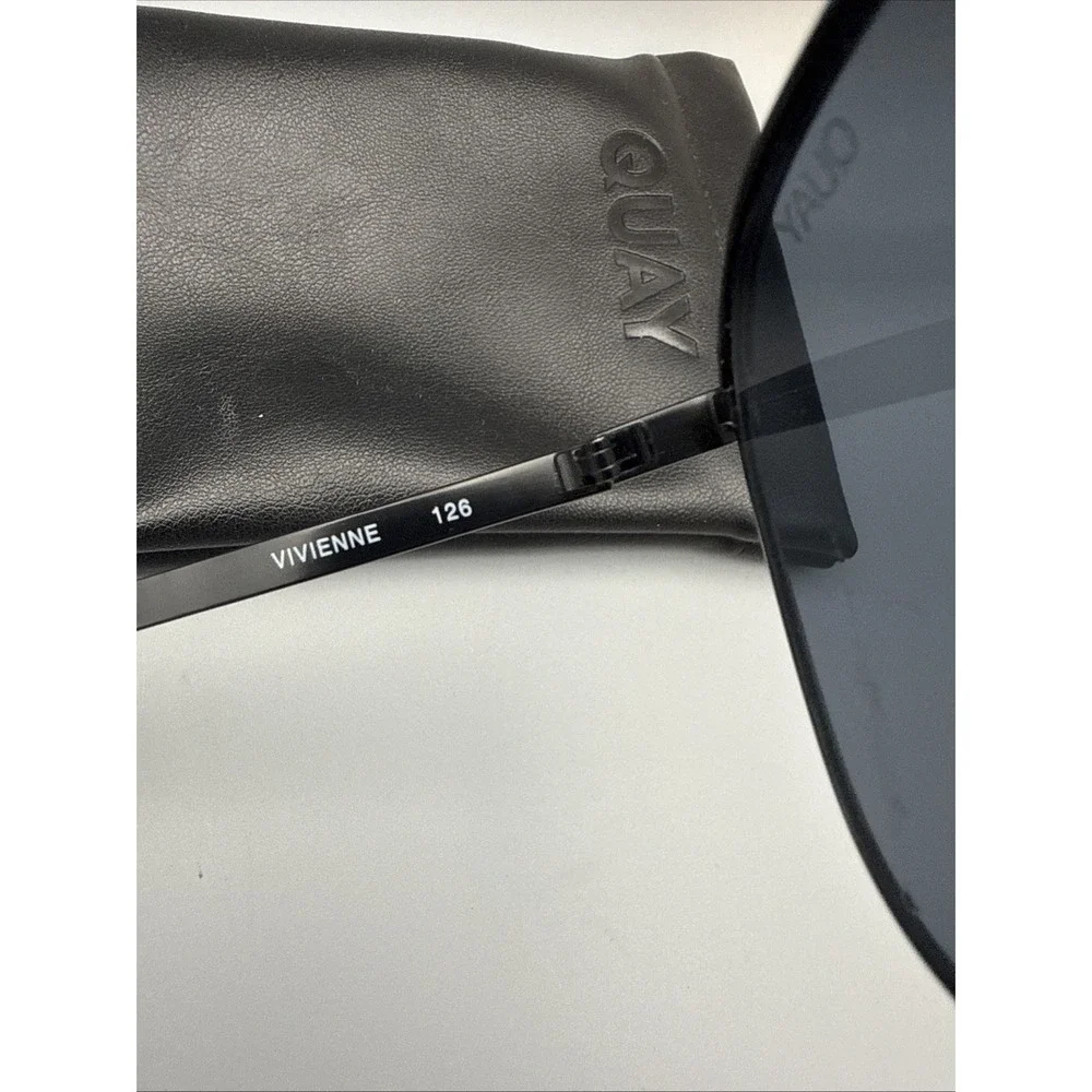 QUAY Australia Vivienne AuthenticOversized Aviator Sunglasses Black Smoke & Case